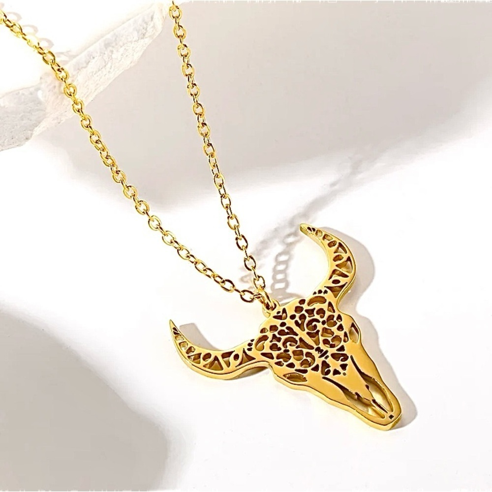 Beautiful gold SKULL HORN boho necklace w southwestern/equestrian vibe